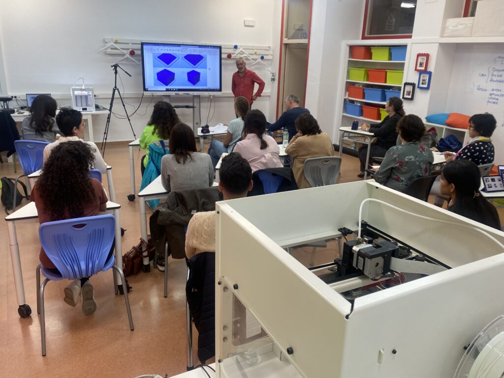 Comenzamos el seminario ‘Aplicación práctica de la impresora 3D en el aula’