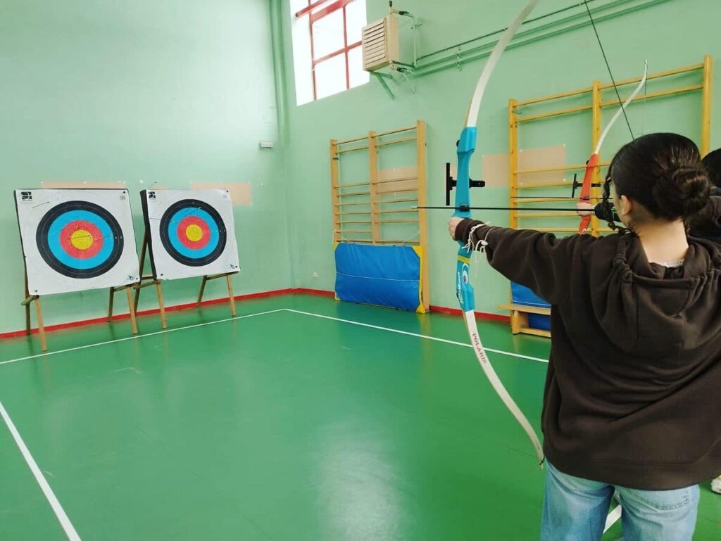 Descubriendo la precisión y concentración: los alumnos de Educación Física se enamoran del tiro con arco